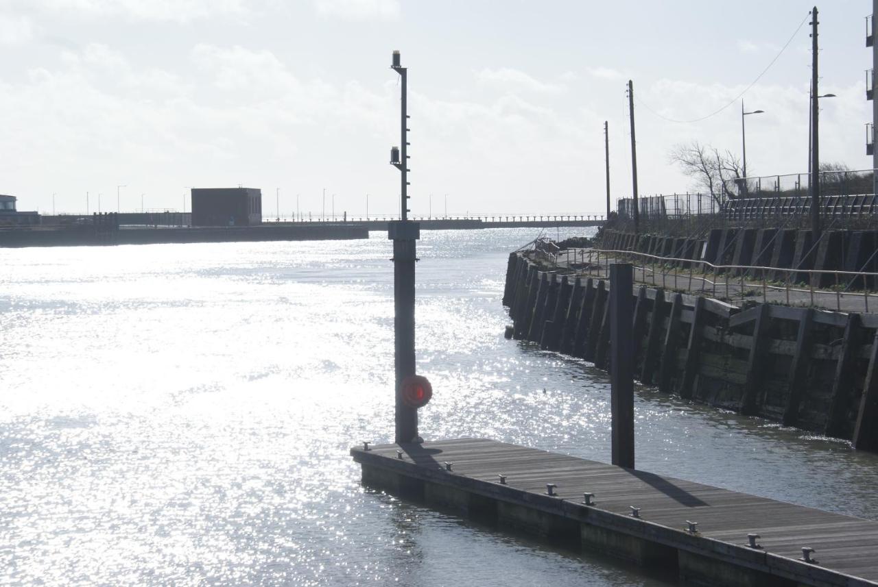 Coastal City Rooms - Waterfront Swansea Exterior foto